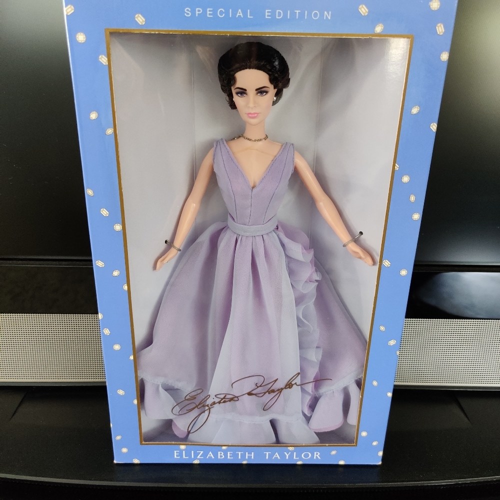 🌼 Elizabeth Taylor Barbie